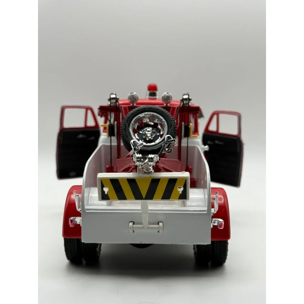 1953 Chevrolet 3100 Tow Truck Diecast Red White Thunder Towing Wrecker‎ 1/24